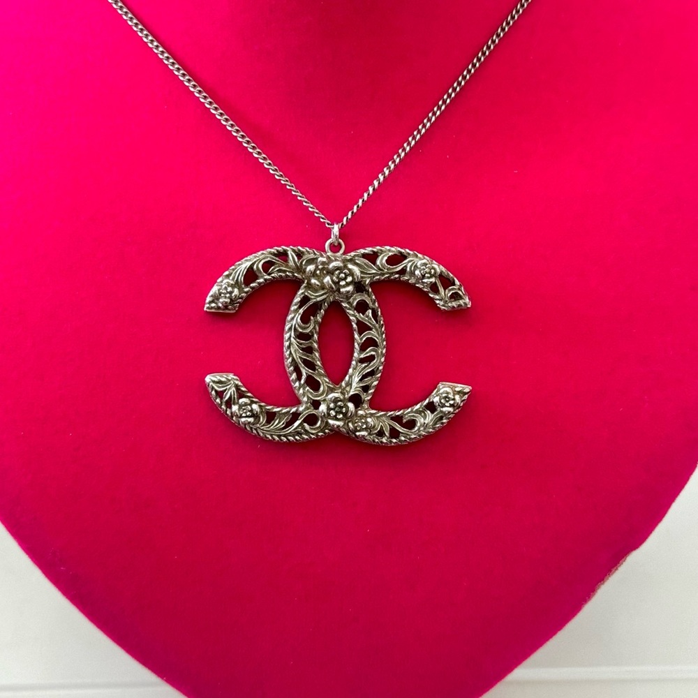RARE Chanel Silver Ruthenium Floral Pendant Necklace